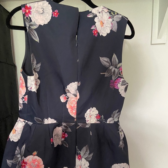 Perfect dress for wedding or special event. - Picture 3 of 4